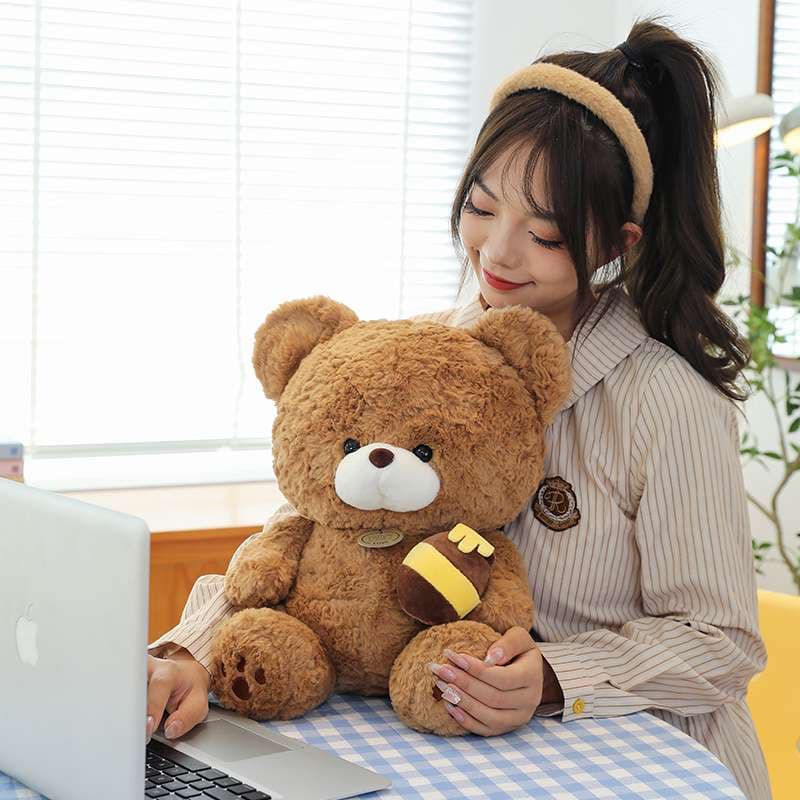 はちみつ壺を抱えた癒し系くまぬいぐるみ